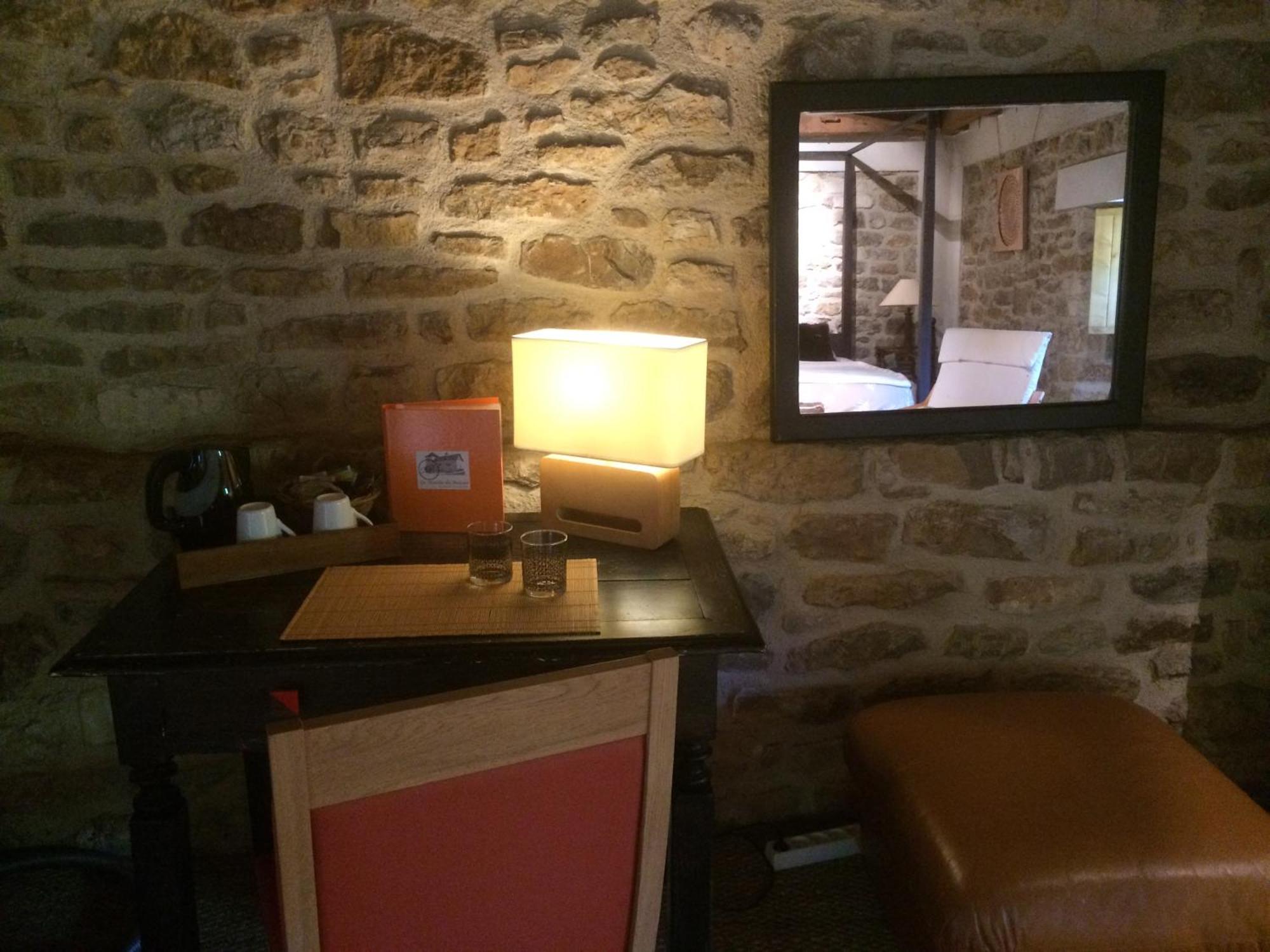 Le Moulin Du Boisset Bed & Breakfast Saint-Denis-lès-Martel Rom bilde